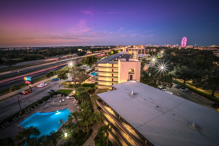 Top Happy Hour Spots in Orlando: Unbeatable Deals at The Pointe Orlando