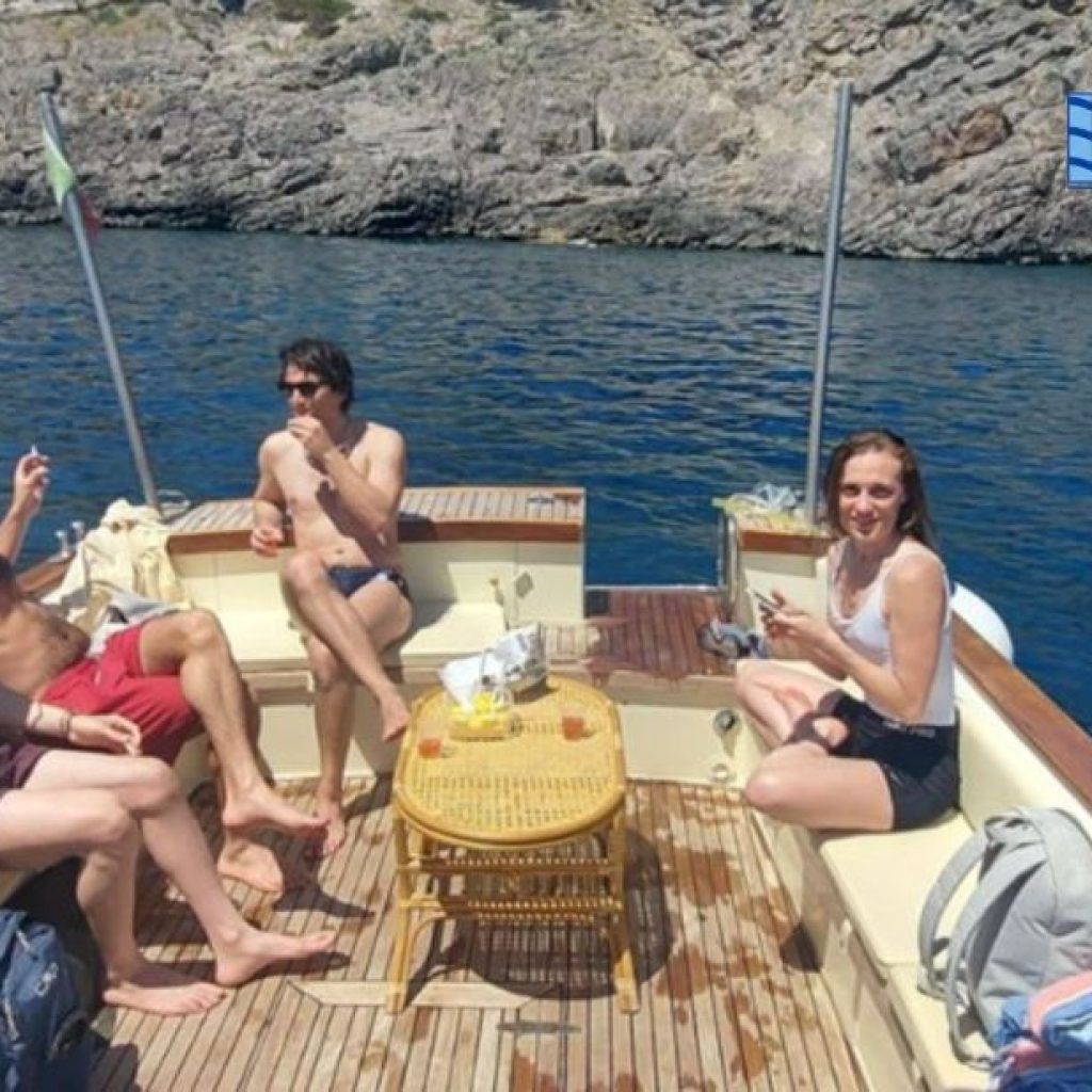 Escursioni in barca: esperienze esclusive lungo la costa italiana Escursioni in barca: esperienze esclusive lungo la costa italiana