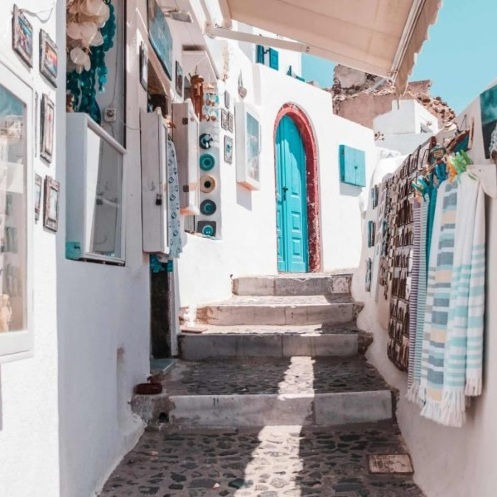 Discover Santorini: Unforgettable Island Adventures and Scenic Tours