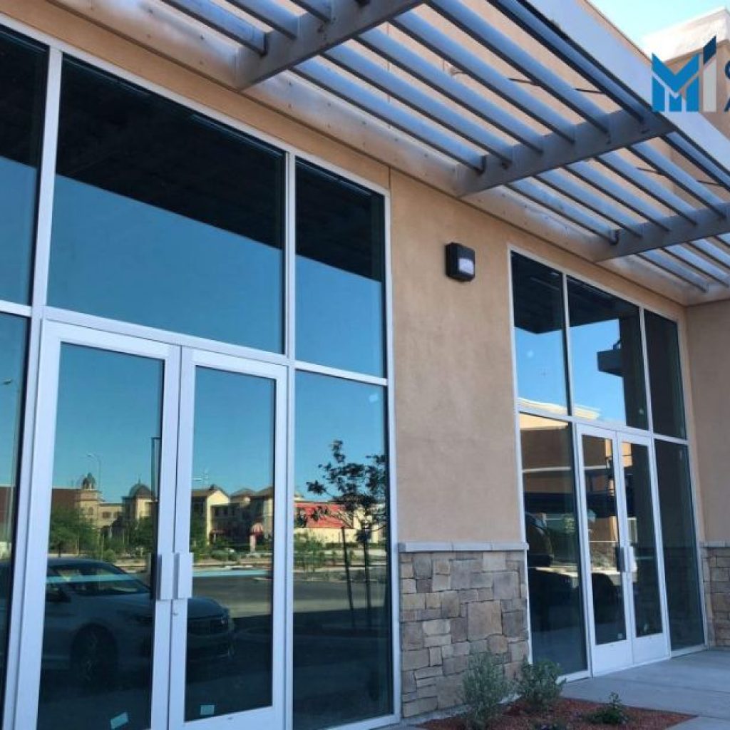 Trusted Glass Replacement for Modern Commercial Fronts