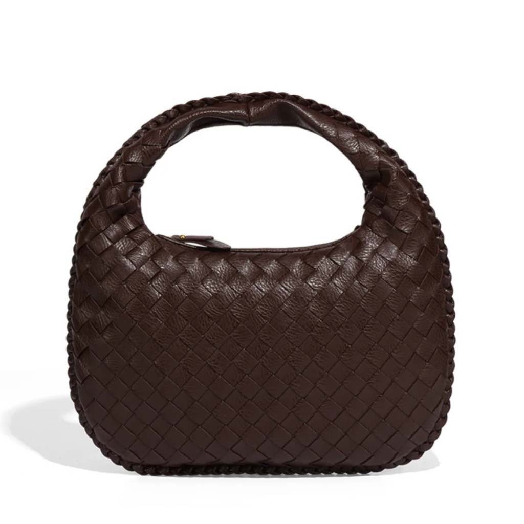 Effortless Craft: A Sleek Leather Tote for Everyday Chic