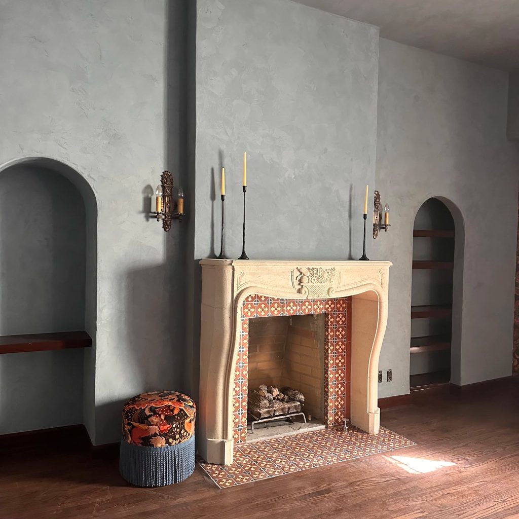 Choosing between traditional wall finishes: clay vs plaster