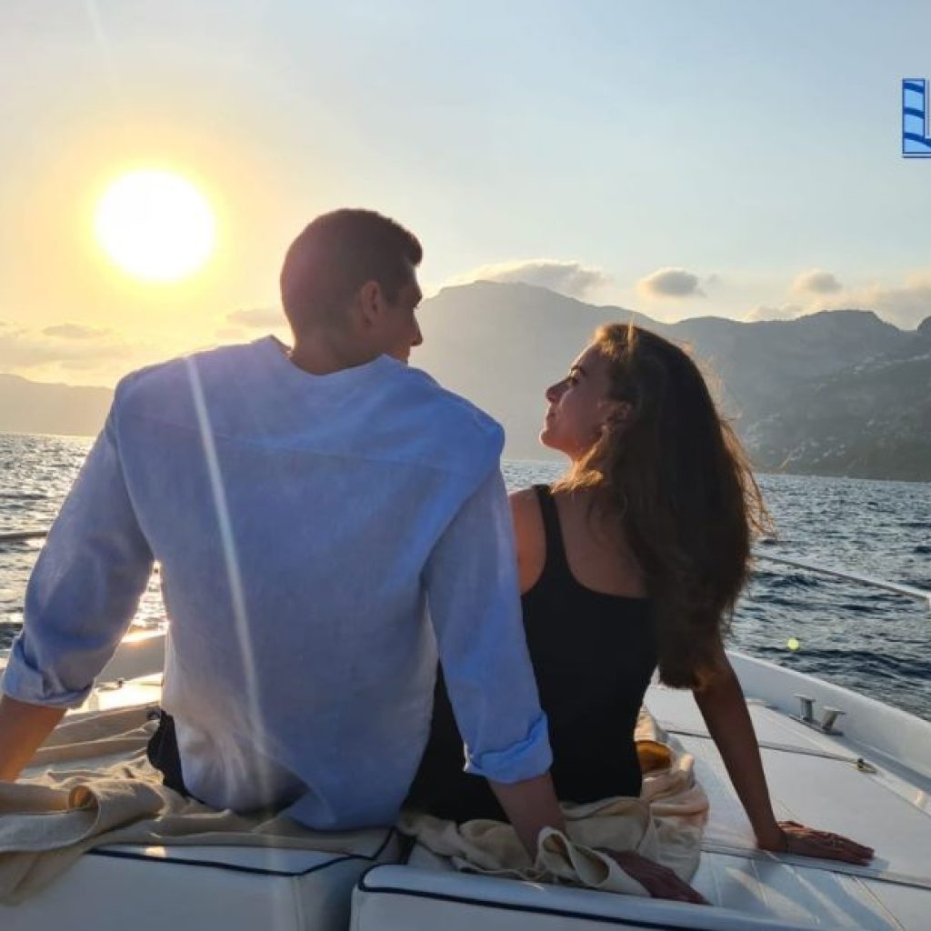 Naviga la Costiera con stile: barche private per tue escursioni Naviga la Costiera con stile: barche private per tue escursioni