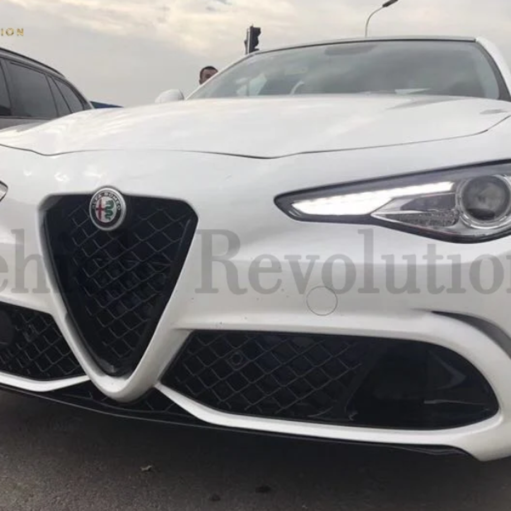 Upgrade Your Jaguar’s Front: Stylish P7-style Grille Replacement