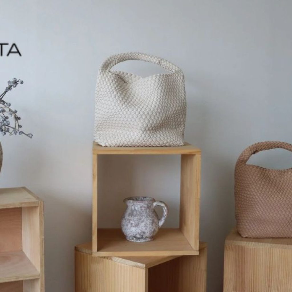 Timeless Everyday Tote: Sustainable Vegan Leather Bag for Daily Use