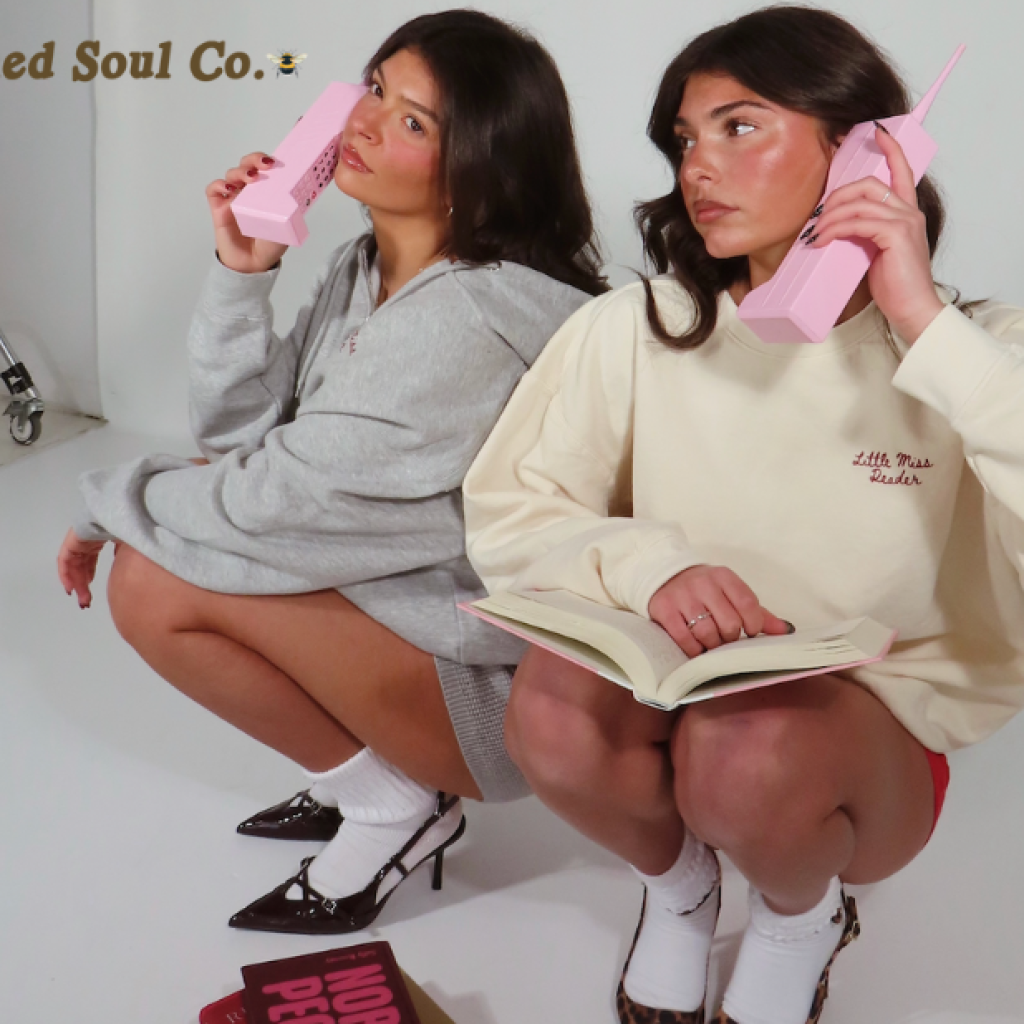 Cozy Reading Robe: Plush Hooded Blanket for Book Lovers