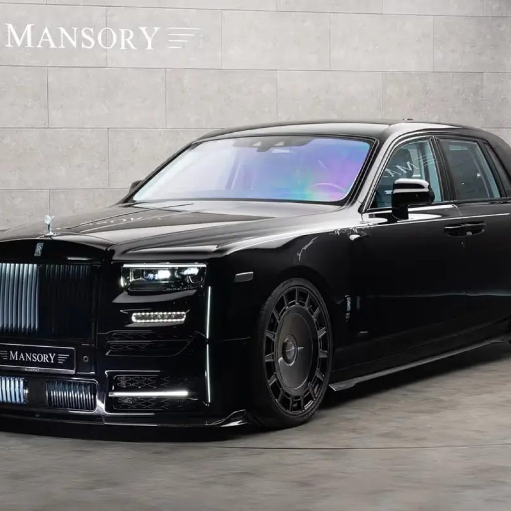 Seamless airport transfers with professional chauffeurs for punctual arrivals