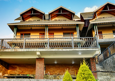 Cozy Family Stay in Dharamshala – Tiaraa Jujurana Resort